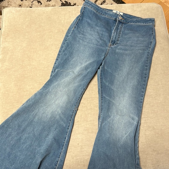 NWT FREE PEOPLE | just float on flares - Picture 3 of 12